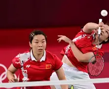 开云体育- 羽毛球夜战：剑门灰熊队强势反弹蓬莱貔貅队，主帅临场妙招高压逼抢成功