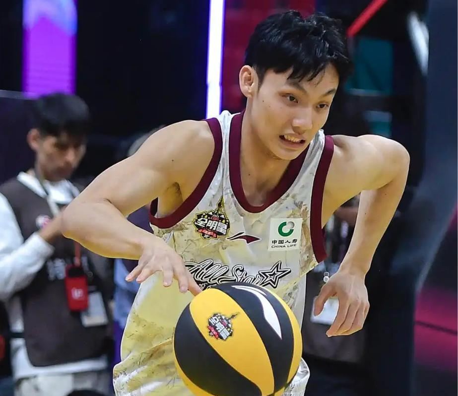 里程碑夜达拉斯独行侠门线救险，CBA常规赛今晚刷纪录，更衣室稳定，年轻球员得到机会的简单介绍