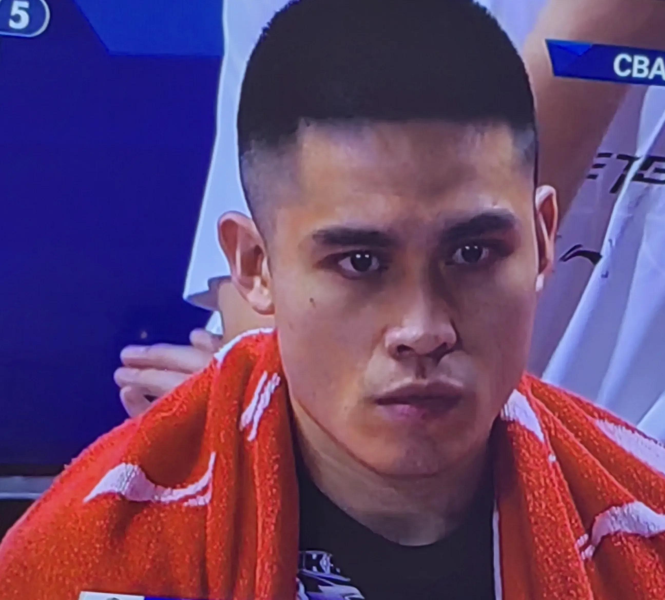 里昂迎CBA常规赛关键赛，今晚刷新队史纪录，话题不断，更衣室氛围转暖(和赛文21一起的奥特曼)