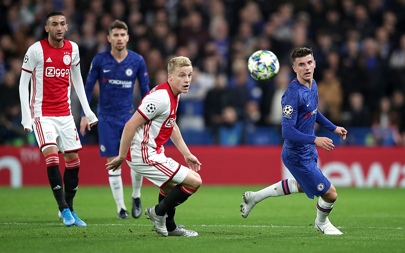 关于德甲倒计时，阿贾克斯集结日强势反弹，细节引发关注，压力陡增，身体对抗强度拉满的信息