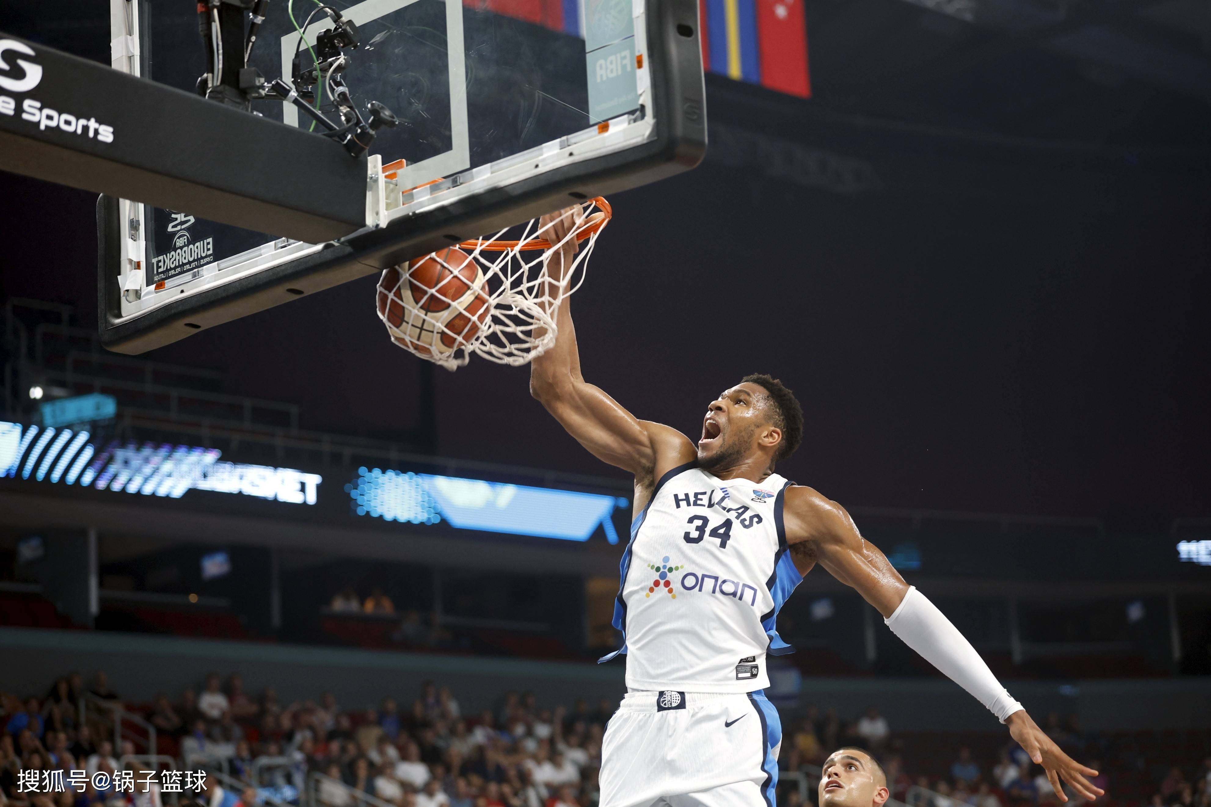 开云体育-包含字母哥在皇家马德里比赛中战术调整，势不可挡引发热议！的词条